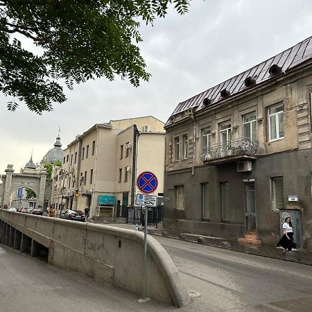 Apartment In The Center Of 第比利斯 外观 照片