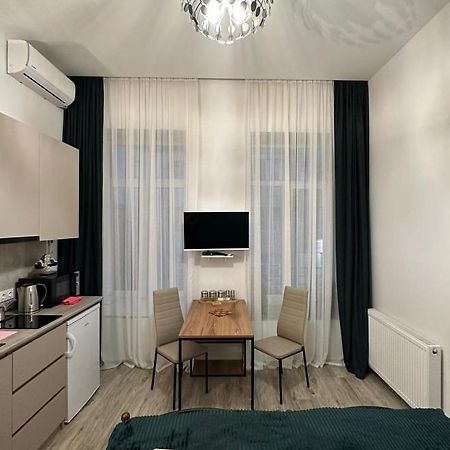 Apartment In The Center Of 第比利斯 外观 照片