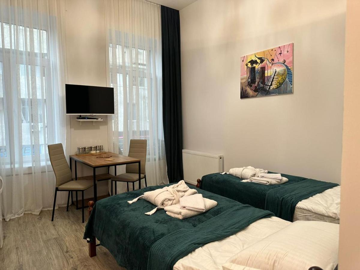 Apartment In The Center Of 第比利斯 外观 照片